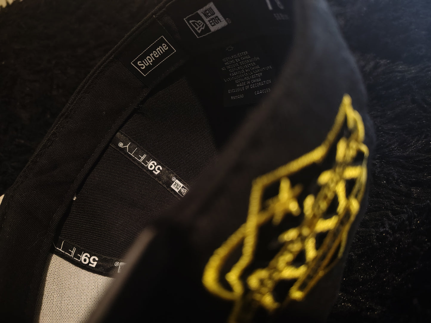 Gorra New Era X Supreme " World Famous"