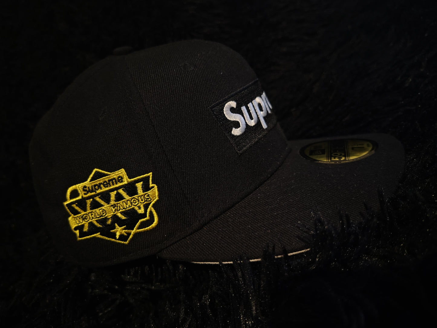 Gorra New Era X Supreme " World Famous"